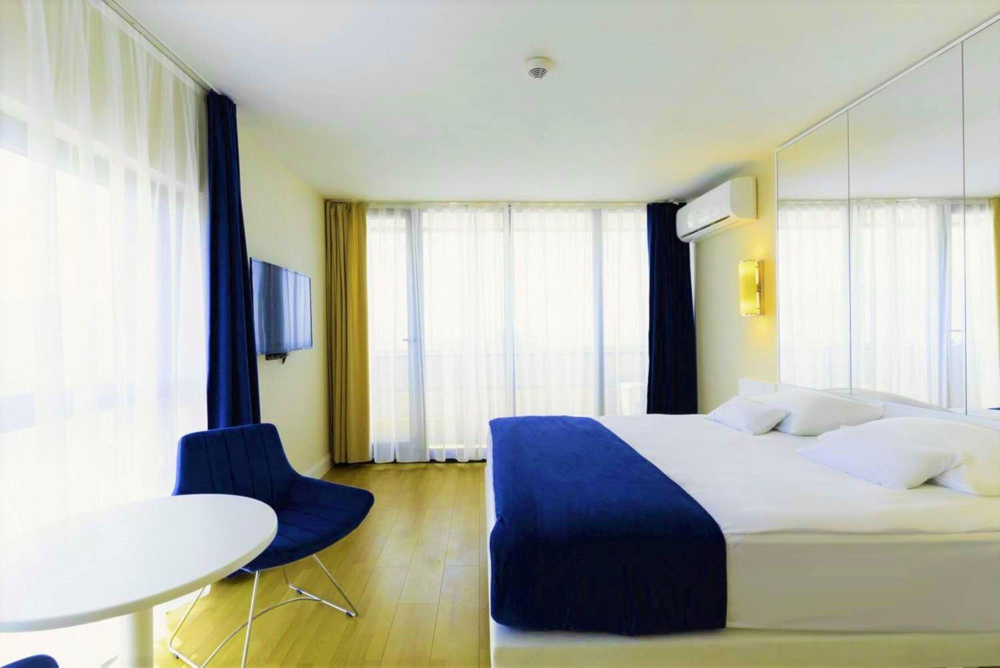 Relax And Unwind Premier Sea View Aparthotel In Batumi Exterior photo